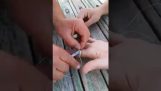 Como fazer um anel que está presa no dedo