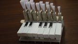 Μίνι όργανο φτιαγμένο από χαρτί