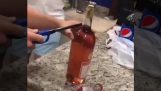 Hoe maak je een fles wijn te openen met een aansteker