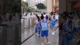 A diákok átmenni arcfelismerő belépni az iskolai (Kína)