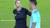 The referee Fernanda Colombo trolls