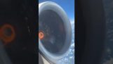 מנוע מטוס מומס במהלך טיסה