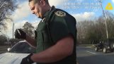 De politie verstoppen drugs in voertuigen gestopt voor inspectie
