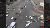 Etiyopya'da trafik ışıkları olmadan Kesişme