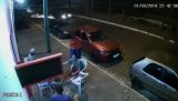 Άνδρας παρασύρεται από τροχό αυτοκινήτου