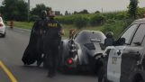 أوقفته الشرطة لفحص باتمان