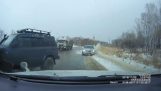 बर्फीले सड़क पर एकाधिक दुर्घटनाओं (रूस)