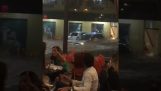 Затопление вне ресторана (Бразилия)