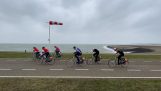 Езда на велосипеде против ветра
