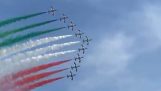 Η πολεμική αεροπορία της Ιταλίας προσπαθεί να ανεβάσει το ηθικό των Ιταλών