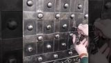 En gammel safe med skjulte låser
