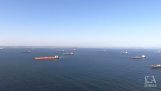 Több tucat olajszállító tartályhajó parkolt le Los Angeles partjainál