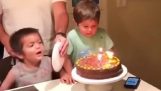 Come impedire a un bambino di spegnere le candele