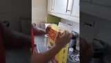 Ένας διαφορετικός τρόπος για να κλείσεις το κουτί των δημητριακών