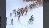 Emulazione: 1.000 ciclisti contro la parete