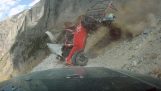 Incidente con una jeep su una strada di montagna