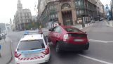En patruljebil forårsaker en ulykke (Ungarn)