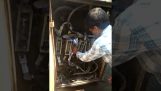 在印度危險的電力工作