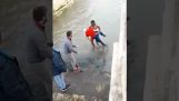Ratowanie mężczyzny przed utonięciem (Portugalia)