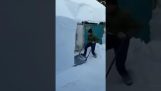 Καθάρισμα χιονιού στην Ελβετία