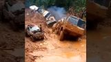 Camioanele traversează pădurea Congo