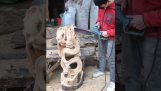 Skulptur på en træstamme