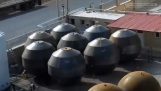 爆薬を使用した球形タンクの形成
