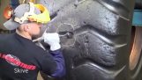 Die Reparatur eines riesigen Reifen