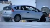 Gekke man in een auto gestopt door een ninja (Albanië)