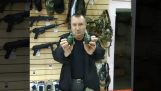 Ukážka granátu v obchode so zbraňami (FAIL)