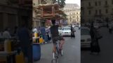 Distribuidor de pão no Egito