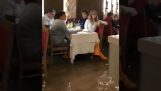 Oversvømmet restaurant i Venedig