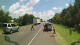 용의자는 고속도로에서 탈출을 시도합니다.