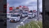 जापान में ड्राइवरों के बीच सम्मान