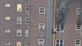 Two teenagers escape from a fire with the help of a pipe