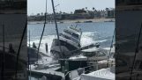 En man stjäl en yacht och kolliderar med andra båtar