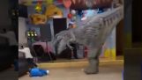 Um dinossauro na festa infantil