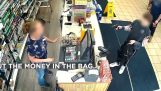 Un copil de 12 ani jefuiește un magazin