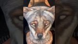 Un lobo en pintura corporal