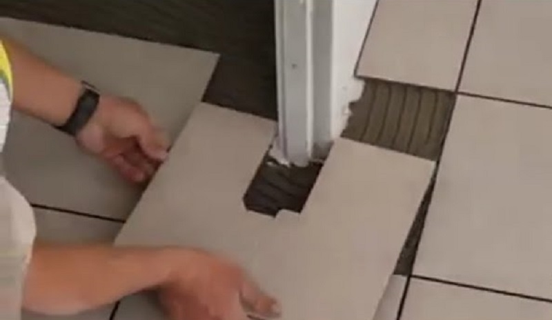Express Cut Into Tiles For The Frame Of, Where To Start Tile In Doorway