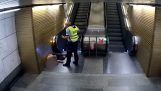 مطاردة الشرطة في مترو الأنفاق