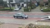 Naboens nye Audi er lige ankommet
