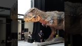 Ένας Τυρανόσαυρος στους δρόμους του Λονδίνου