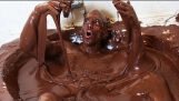 Baño en 600 libras de Nutella